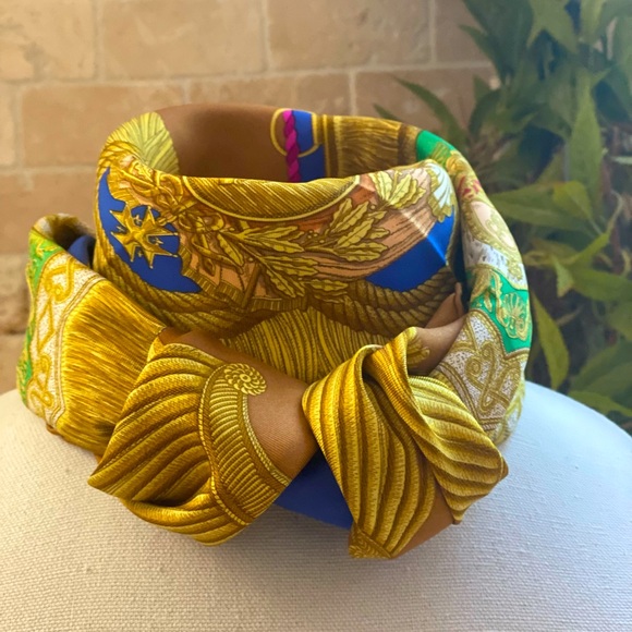 HERMÈS Poste et Cavalerie Silk Twill Scarf, 90, 1986, EUC - Picture 9 of 10